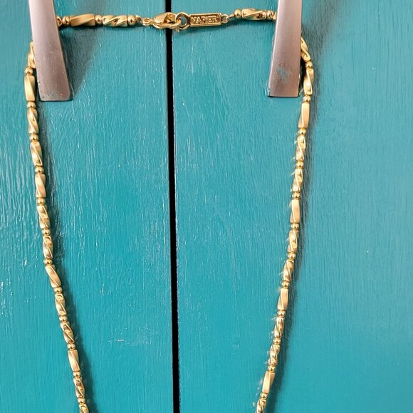 VINTAGE  STAMPED NAPIER ( R ) NECKLACE - Picture 1 of 10